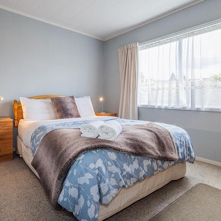 Central Riverside Retreat - Taupo Holiday Home المظهر الخارجي الصورة