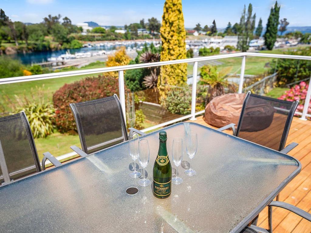 Central Riverside Retreat - Taupo Holiday Home المظهر الخارجي الصورة