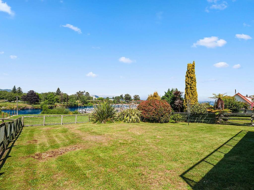 Central Riverside Retreat - Taupo Holiday Home المظهر الخارجي الصورة