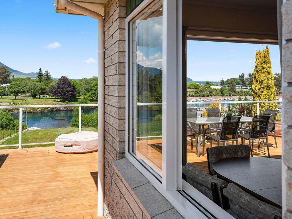 Central Riverside Retreat - Taupo Holiday Home المظهر الخارجي الصورة